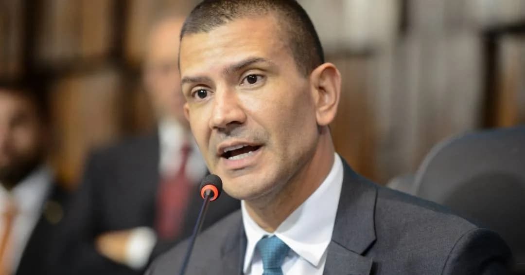 Douglas Ruas rejeita modelo Bukele e propõe 4 frentes para o Rio