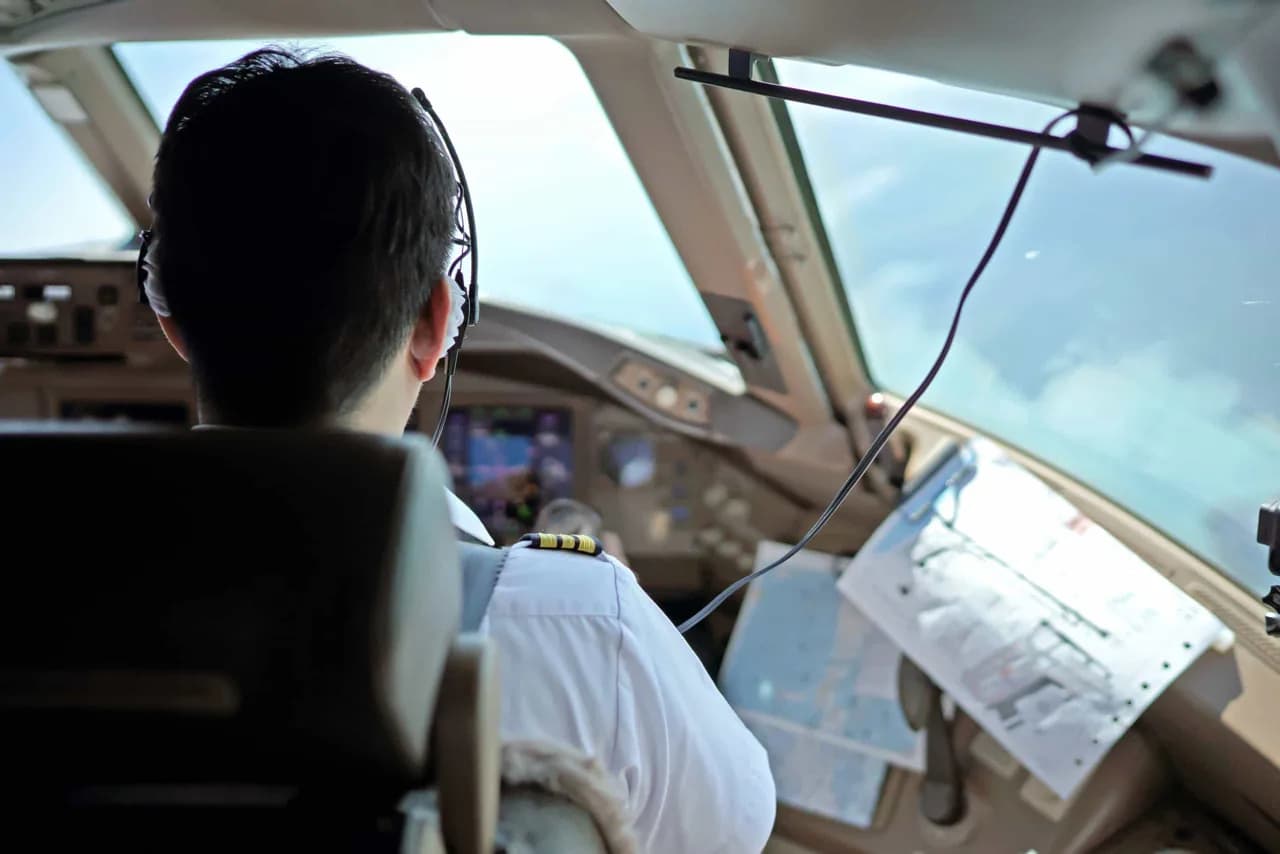 O que torna comissários e pilotos mais vulneráveis ao câncer