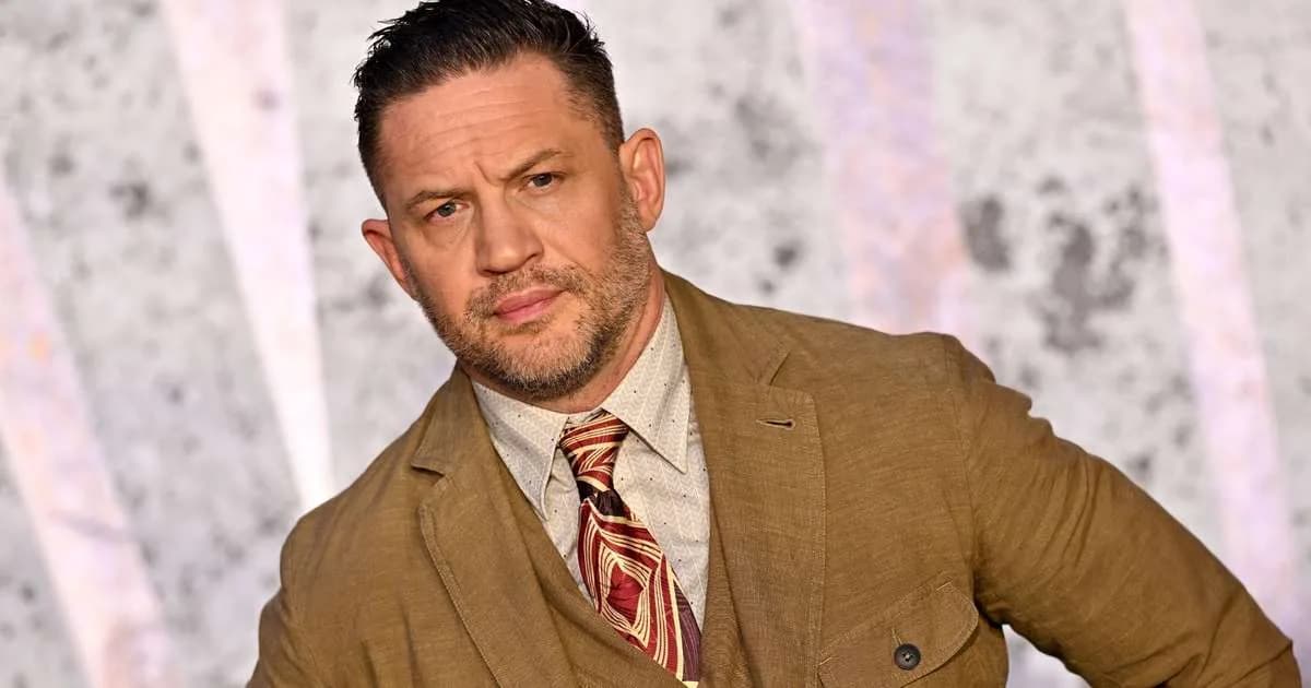 Tom Hardy vira rapper e recita Shakespeare com a voz de Bane