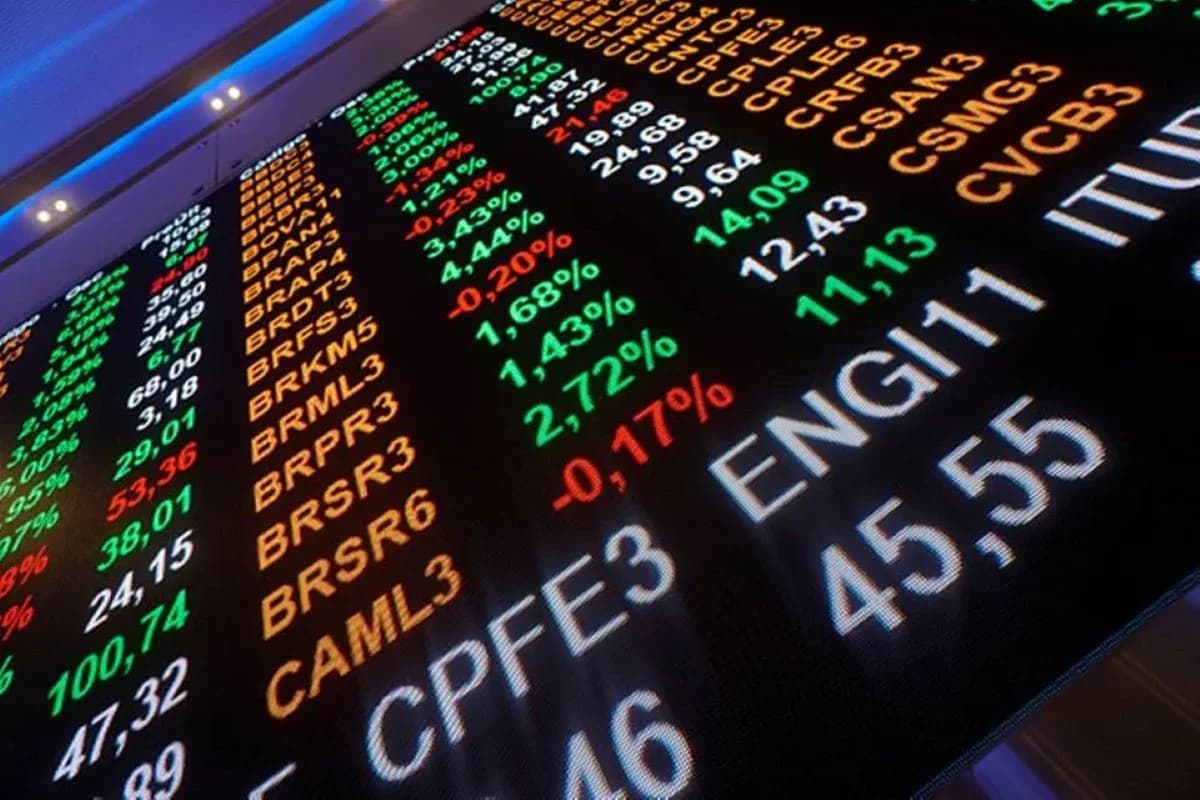 dólar cai a R$ 5,051 e ibovespa sobe 2,44% puxado por Vale e WEG