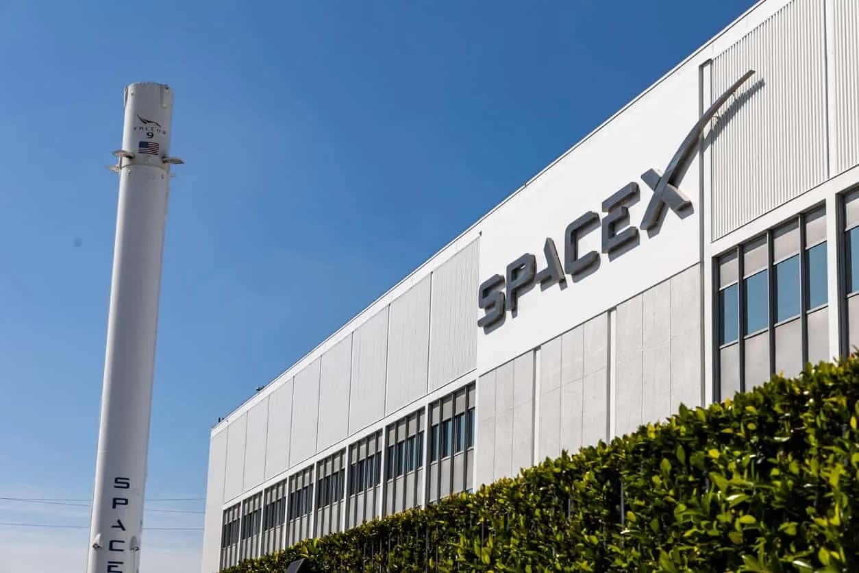 SpaceX gasta R$ 94 bi em IA e ações caem 12%