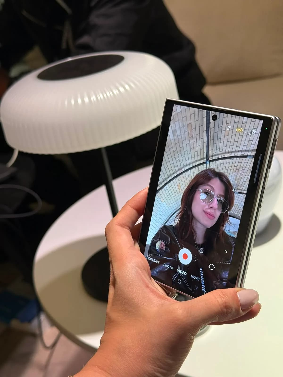 Samsung Galaxy Z Fold8 aposta em formato mais largo para uso fechado