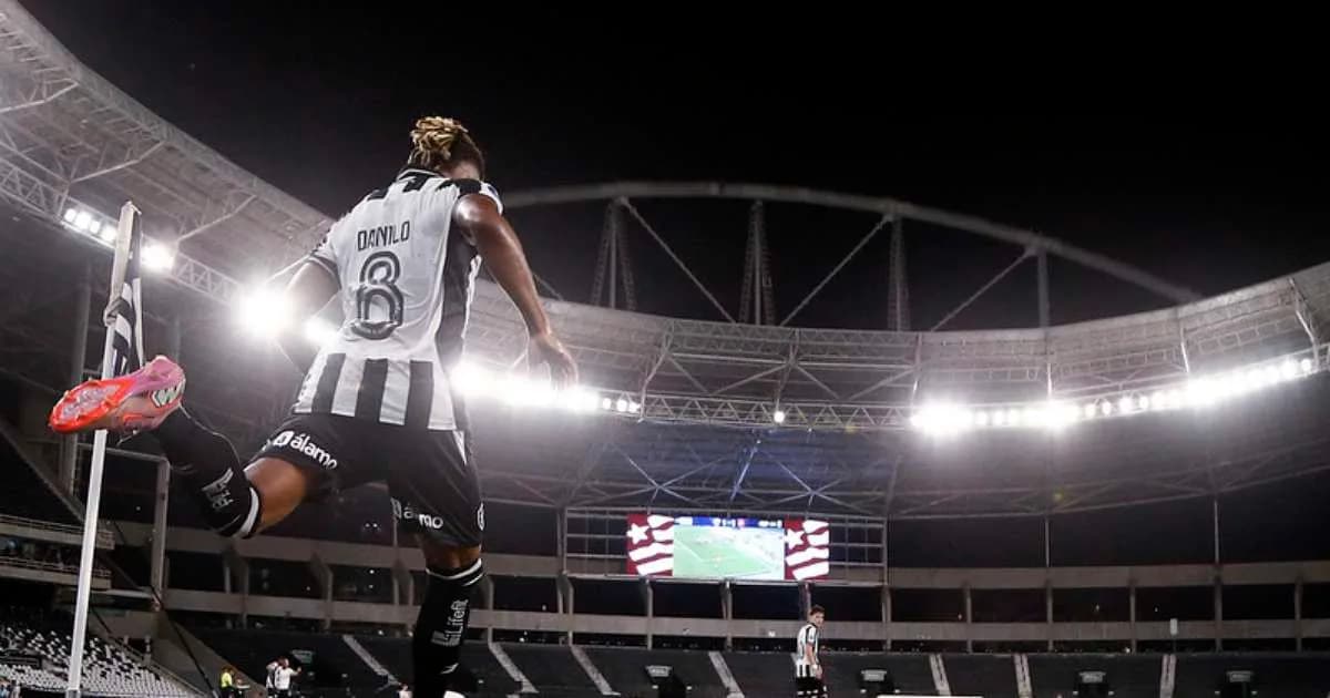 Palmeiras irrita Botafogo e perde chance de repatriar Danilo