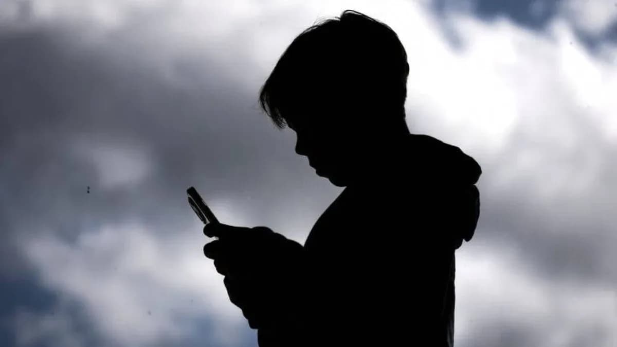 Meta e a falha que permitiu anúncios com abuso infantil por IA