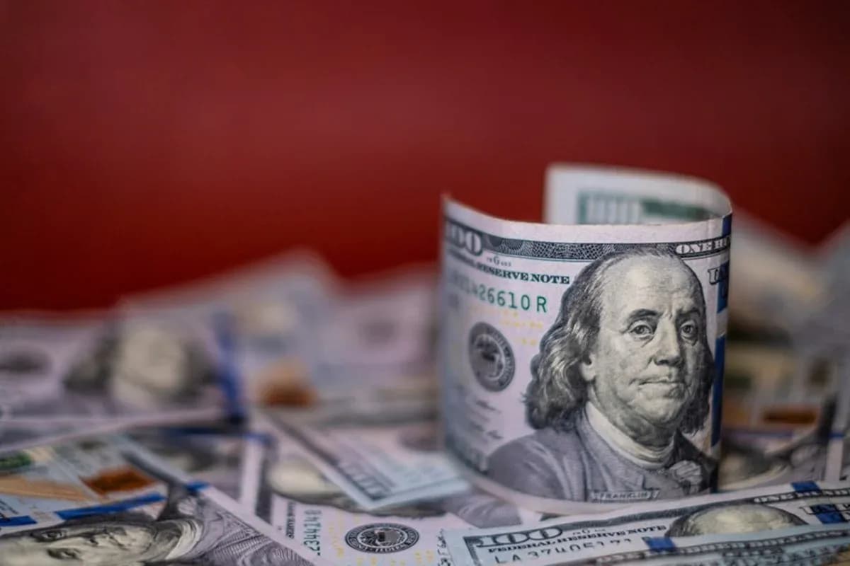 Ibovespa tem 11ª queda consecutiva e dólar fecha a R$ 5,22