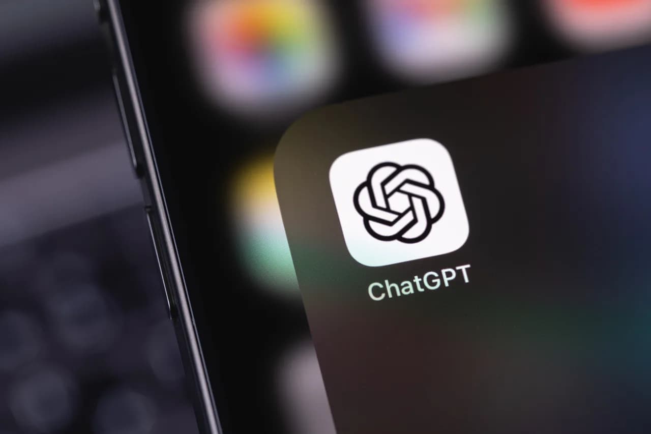 ChatGPT vai enviar figurinhas direto ao WhatsApp com um toque