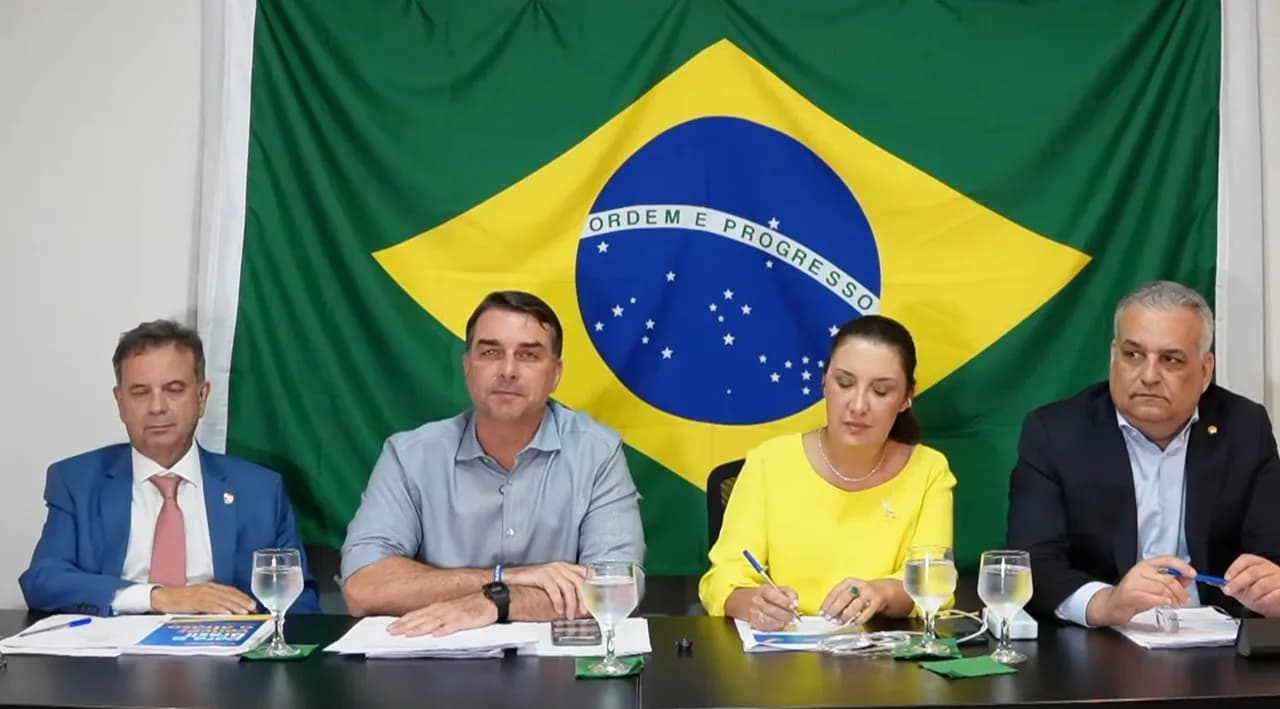 Por que Flávio Bolsonaro classifica e-mails como spam?