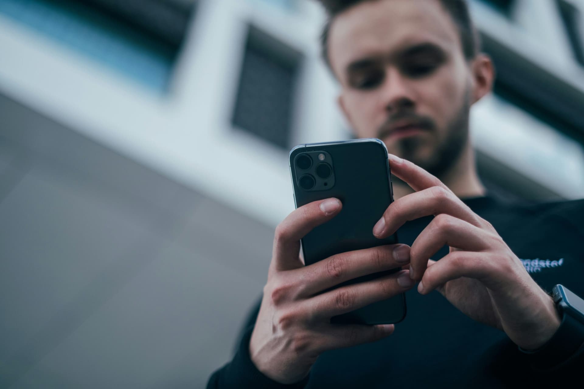 Cinco formas criativas de renovar o celular antigo