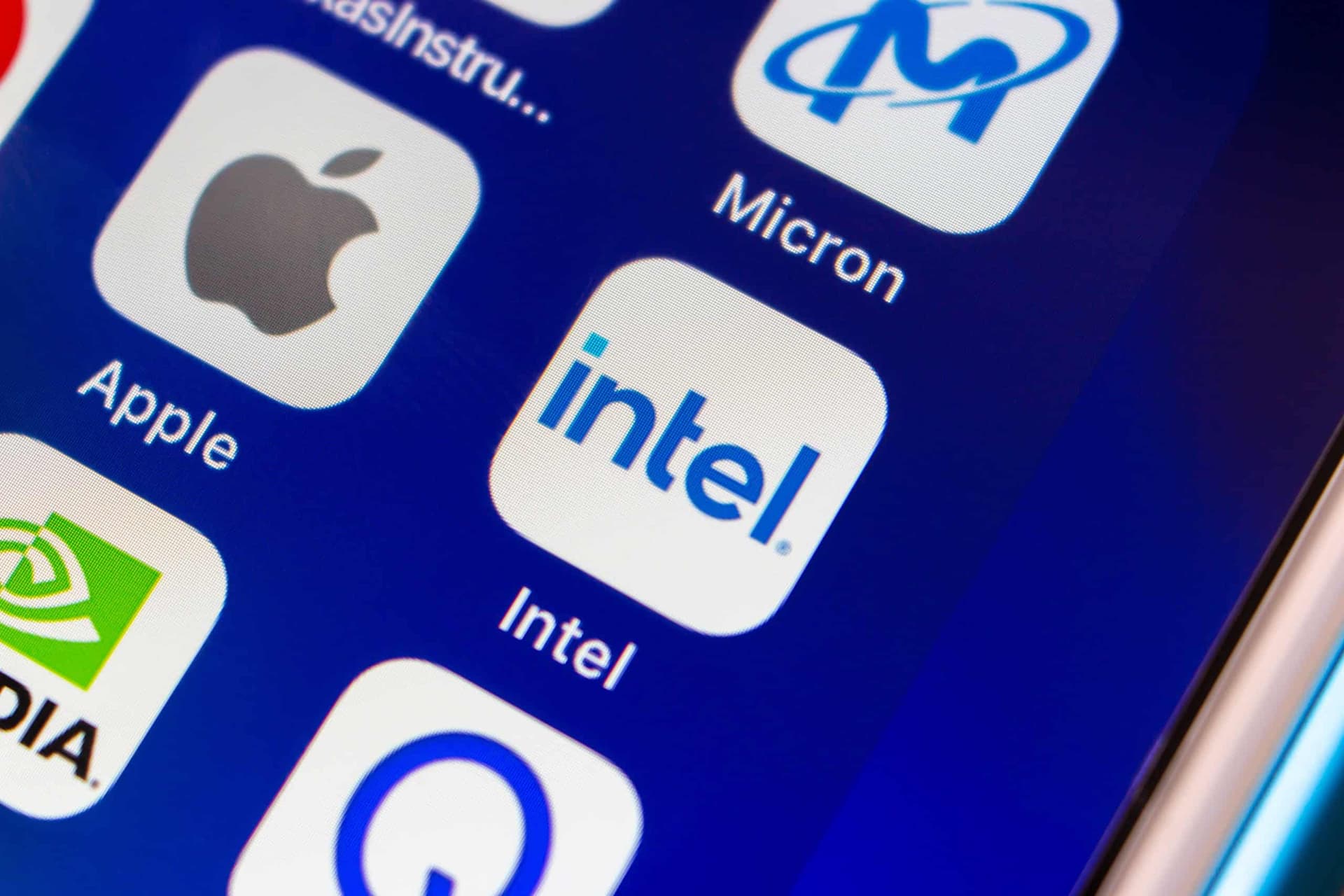 Entenda o acordo Apple e Intel para chips e o papel de Trump