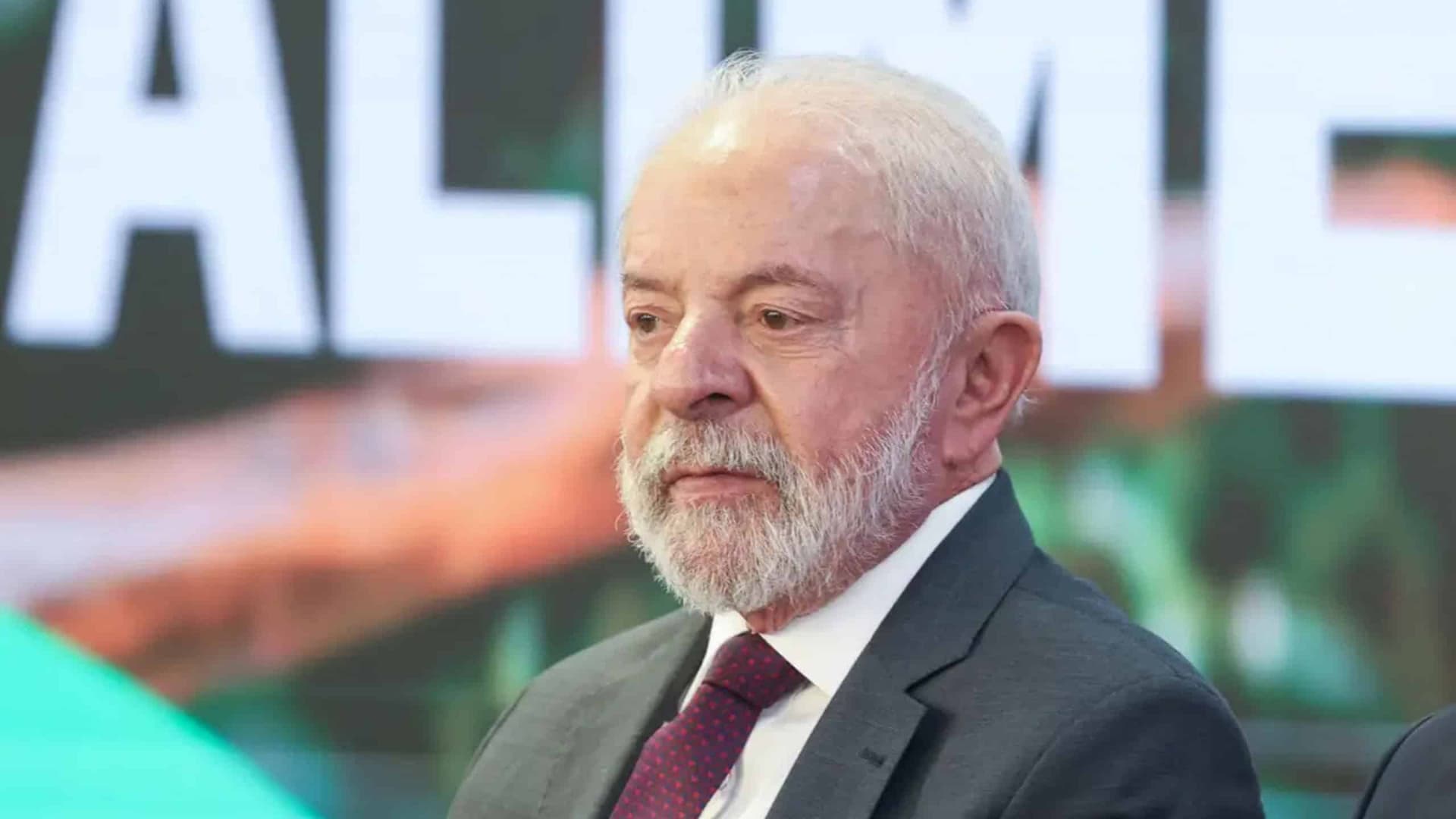 Governo decide acabar com taxa sobre blusinhas importadas: entenda