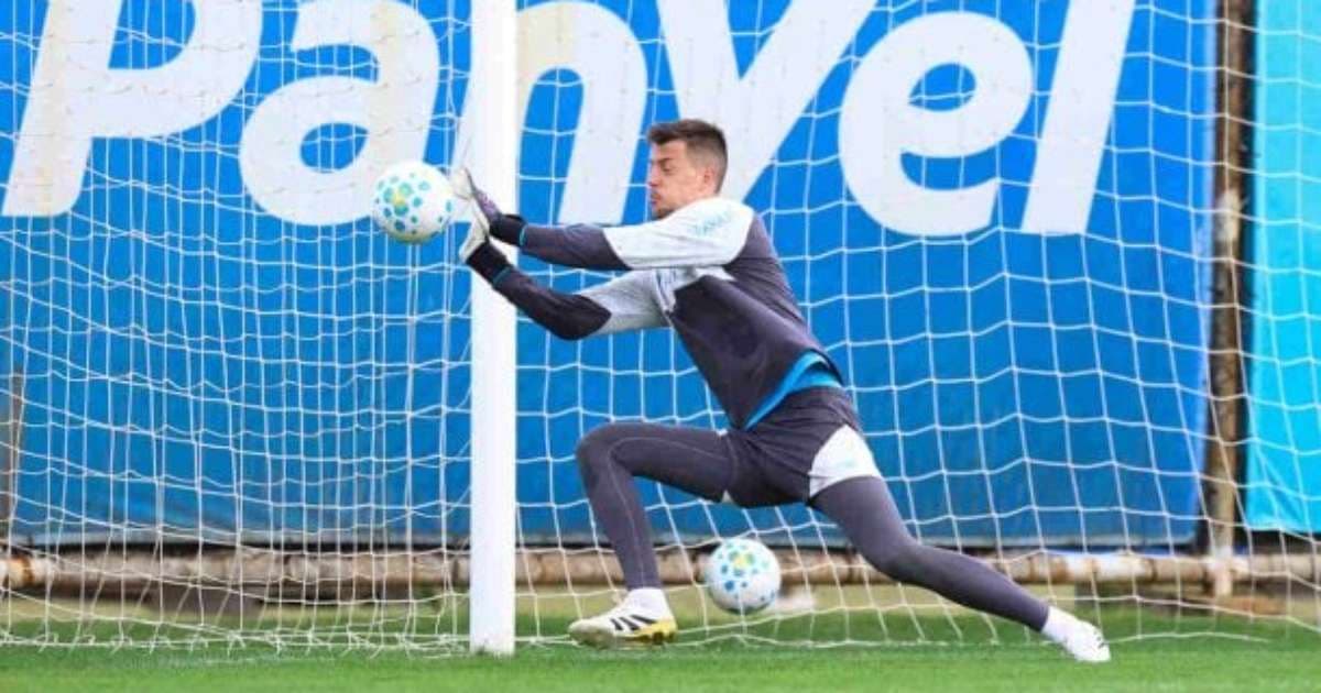 Luís Castro pode escalar joia da base contra o Corinthians
