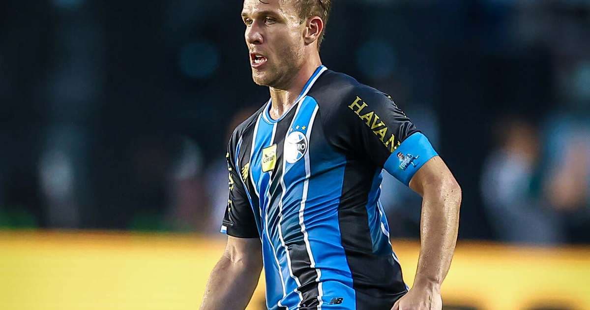 Arthur mira reação do Grêmio e pode definir futuro no clube